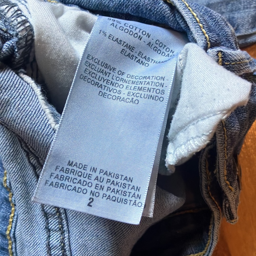 Levi’s Denizen Blue Jean Capri, Size 2 - Picture 8 of 8